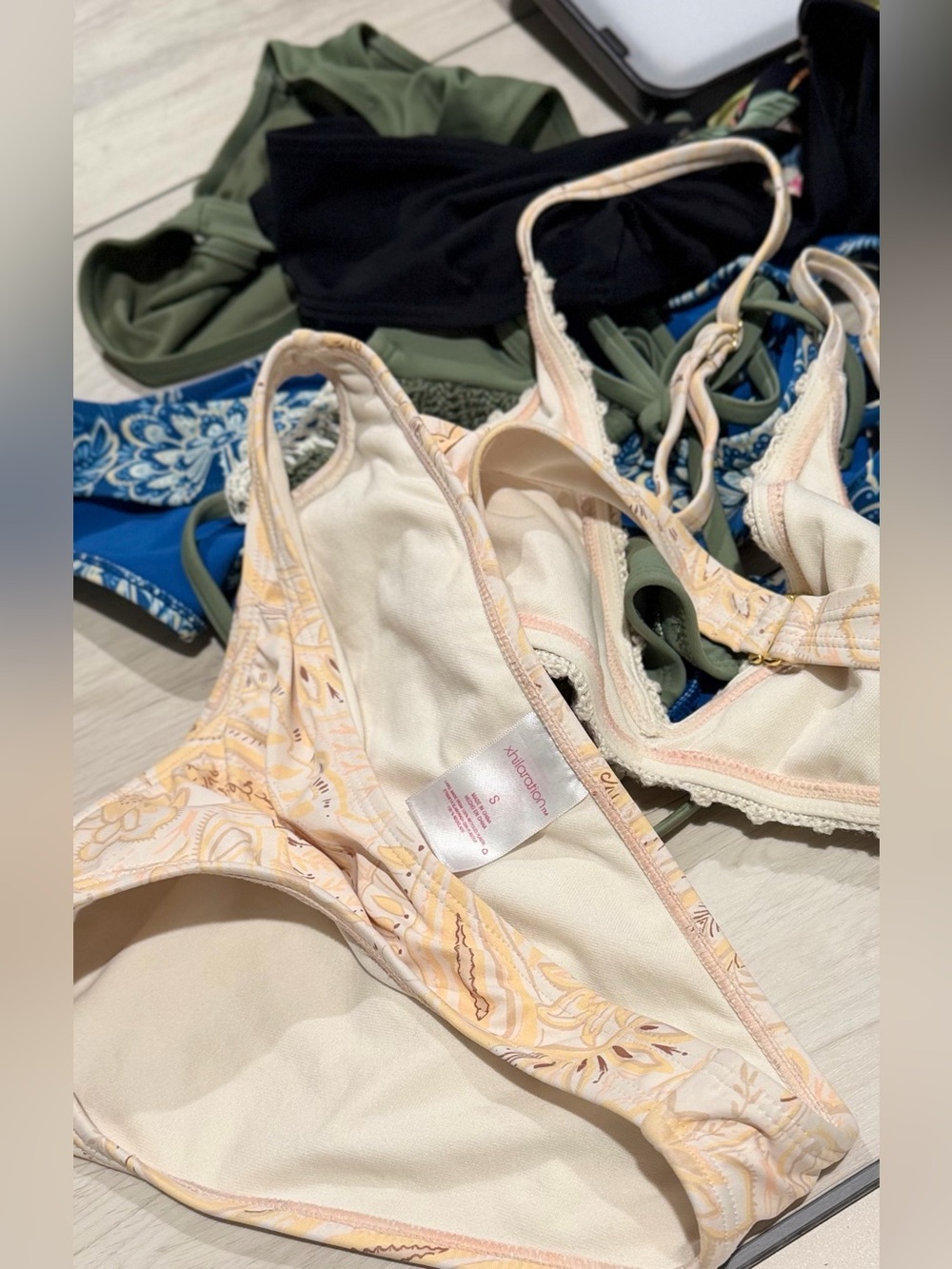 Bikini Bundle 4 Separate Matching Set EUC XS Tops XS/S Bottoms Beach Mermaidcore - Picture 9 of 11